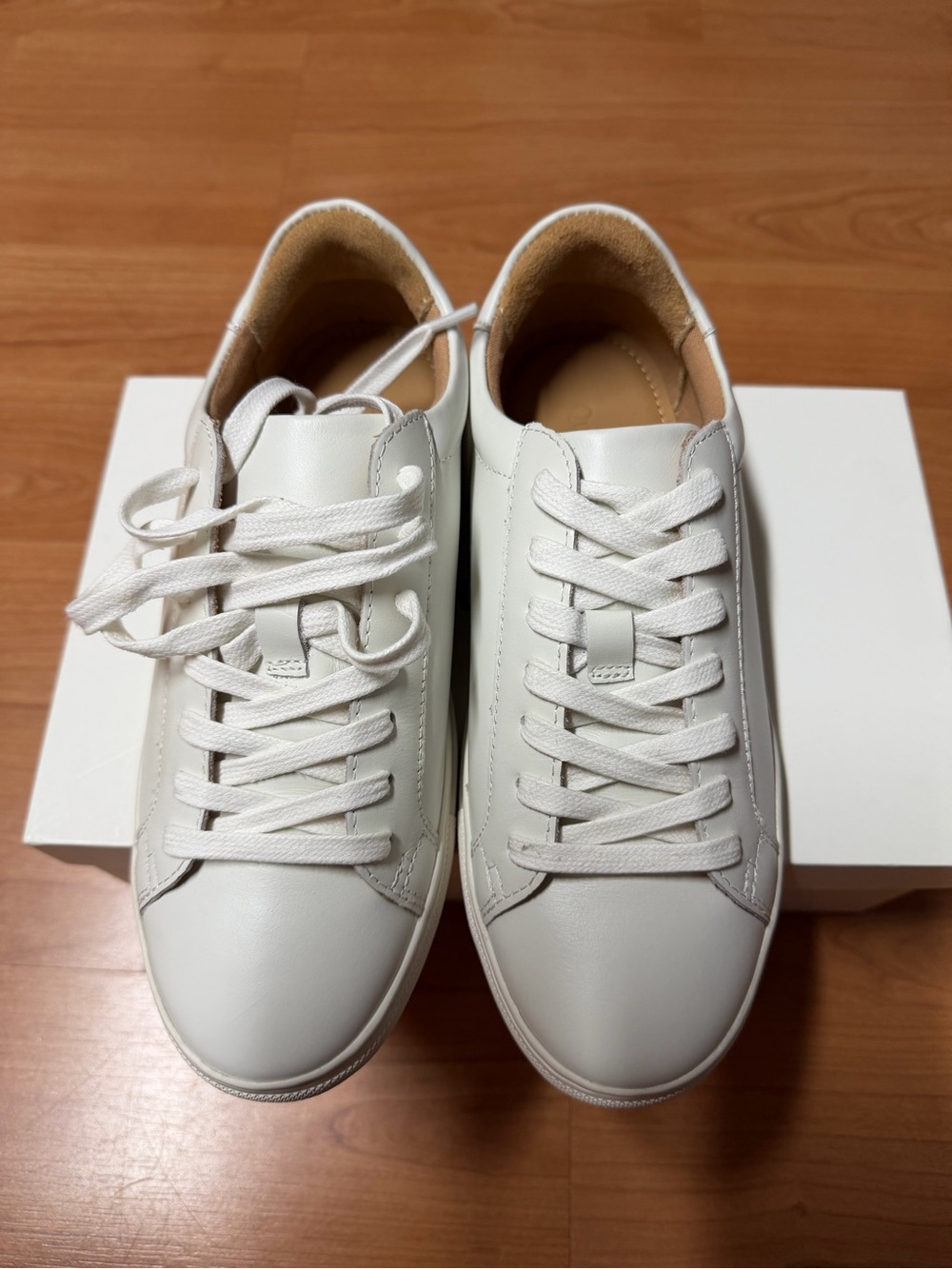 Quince White Leather Women's Sneakers - Clean Low-Top Design